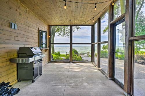 Luxe Lakefront Retreat With Sauna And Game Room!