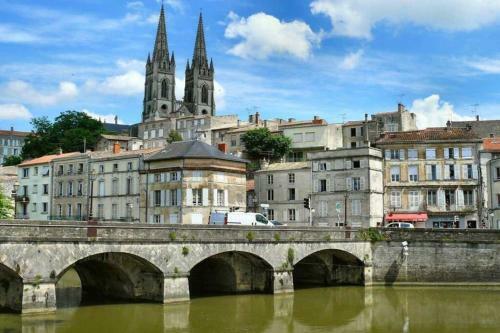 Apartamento Le Studio Du Donjon Au Bord De La S�vre...