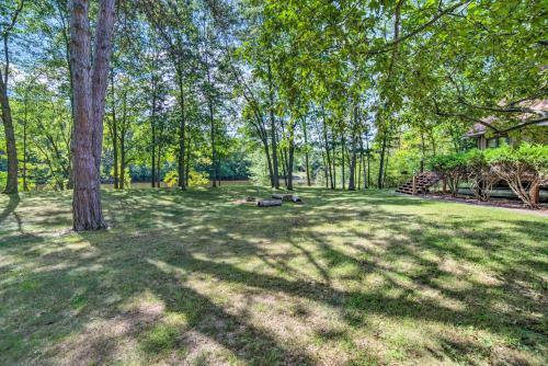 Riverfront Oconto Escape With Fire Pit And Yard!