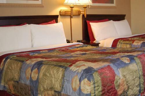 Hotel Golden Manor Inn & Suites