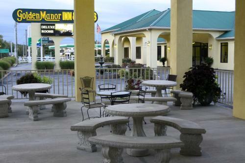 Hotel Golden Manor Inn & Suites