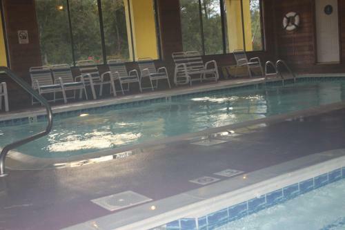 Hotel Golden Manor Inn & Suites