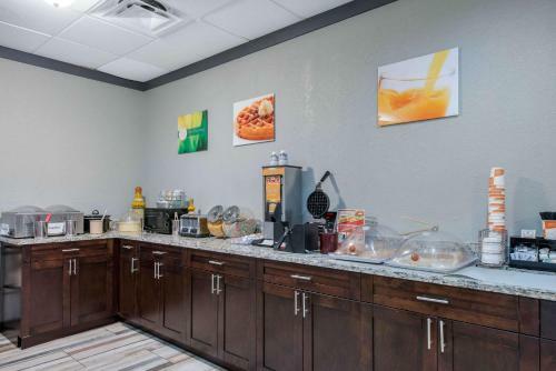 Hotel Quality Inn & Suites And Conference Center