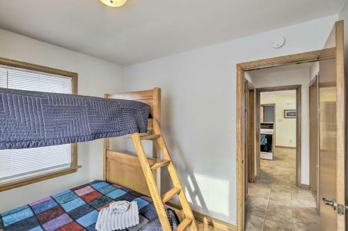 Cozy Oshkosh Home, 4 Blocks To Lake Winnebago