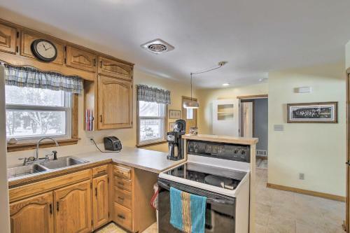 Cozy Oshkosh Home, 4 Blocks To Lake Winnebago