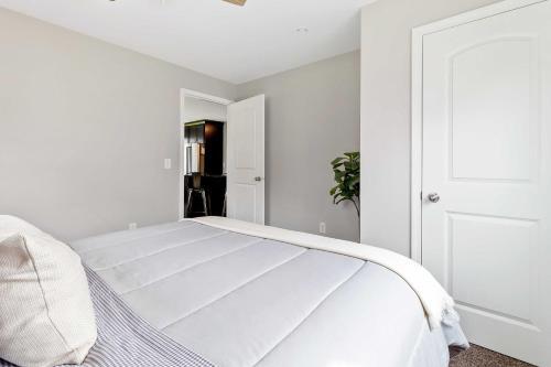 Bright And Updated Getaway With Furnished Patio!