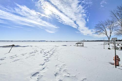 Quaint And Pet-friendly Cabin On Shawano Lake!