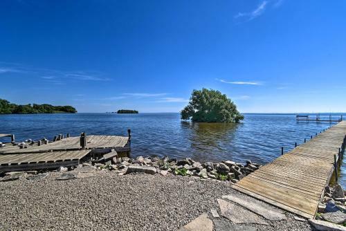 Lake Winnebago Getaway With Waterfront Family Fun!
