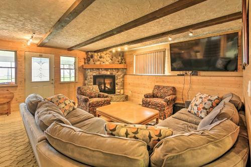 Lake Winnebago Getaway With Waterfront Family Fun!