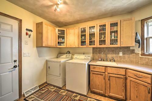 Lake Winnebago Getaway With Waterfront Family Fun!