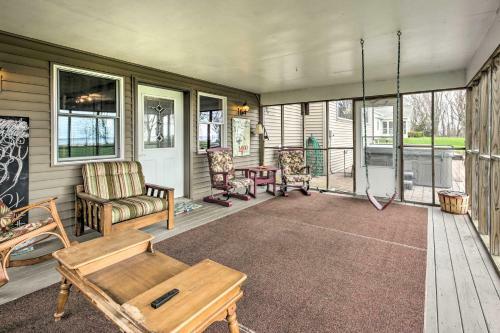 Lake Winnebago Getaway With Waterfront Family Fun!