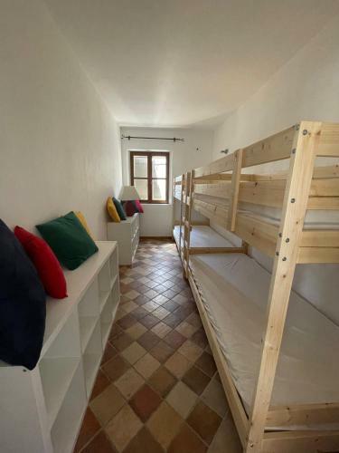 Maison � Flanc de Colline Avec Piscine Eygali�res