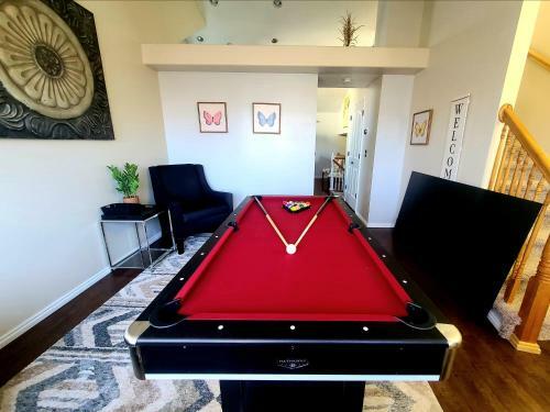 King Bed - Pool Table - Get-a-way Retreat