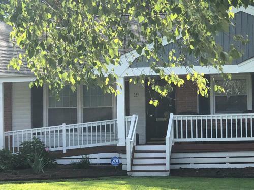 Large 5 Br 3ba Vacation Home Near Beaches