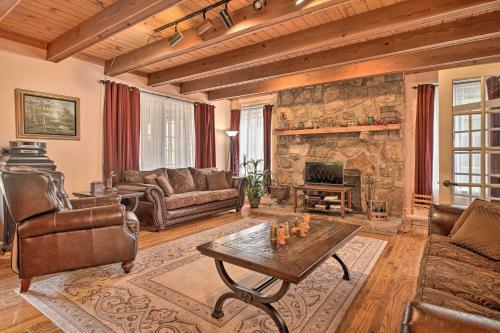Spacious Newport Cabin In Tranquil Setting!