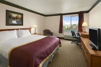 Hotel Baymont Inn And Suites Dekalb