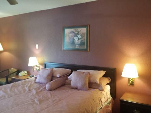 Motel First Western Inn - Fairmont City