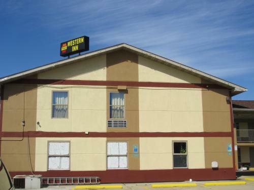 Motel First Western Inn - Fairmont City