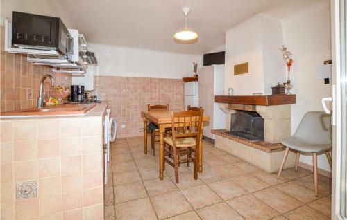 Awesome Home In Petreto Bicchisano With Wifi
