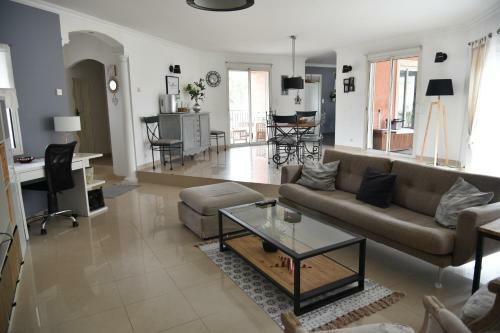 Villa Moderne Avec Piscine � Peymeinade