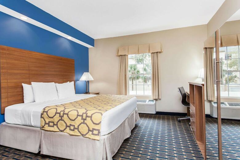 Hotel Baymont Inn & Suites - Jacksonville