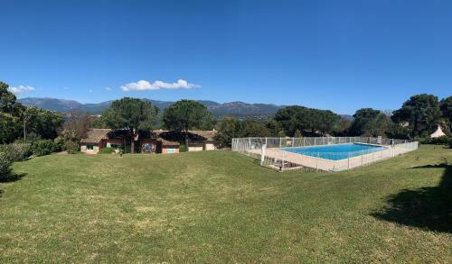 Apartamento T3 Rez de Jardin � Porto Vecchio