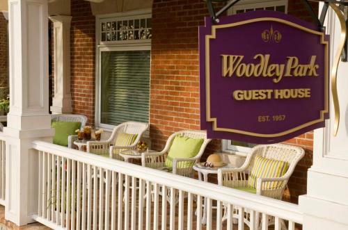 Bed & Breakfast Woodley Park Guest House