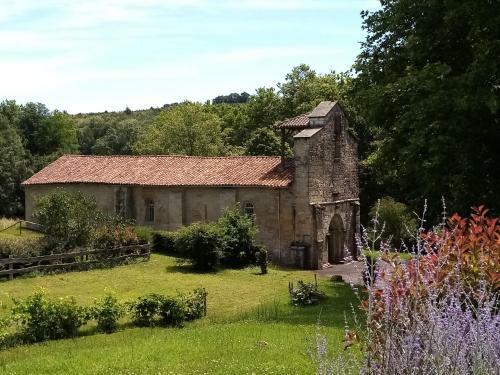 Maison De Village