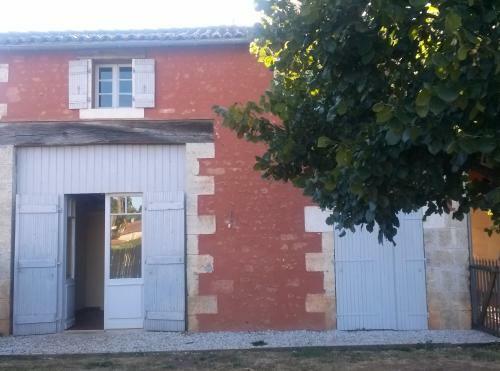 Maison De Village