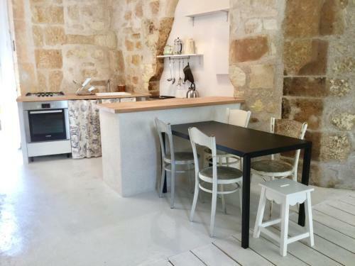 La Petite Maison D?� C�t�, Au N�11