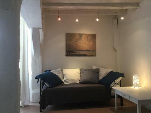 La Petite Maison D?� C�t�, Au N�11