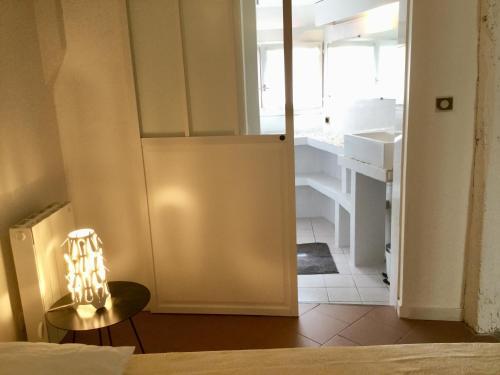 La Petite Maison D?� C�t�, Au N�11