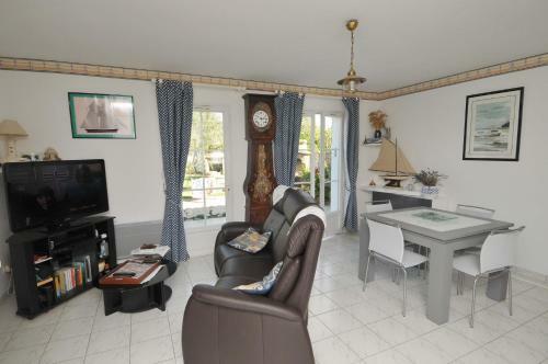 Villa Individuelle De Plain Pied Avec Agr�able Jardin