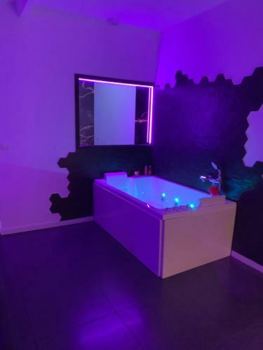 Apartamento Loveroom : Suite Avec Jacuzzi Privatif