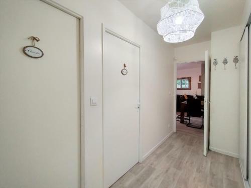 Chic And Spacious Apart With Terrace And Parking
