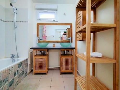 Chic And Spacious Apart With Terrace And Parking