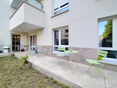 Chic And Spacious Apart With Terrace And Parking