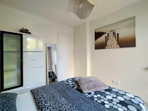 Chic And Spacious Apart With Terrace And Parking