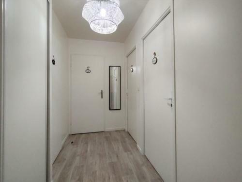 Chic And Spacious Apart With Terrace And Parking