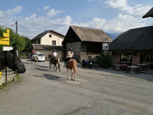 Hostal Le Grand Chatelard H�tel Bar Restaurant
