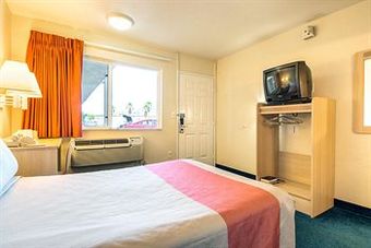Motel 6 Fontana