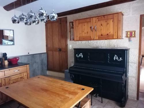 Hostal Chambre Maison En Pierre Jacuzzi