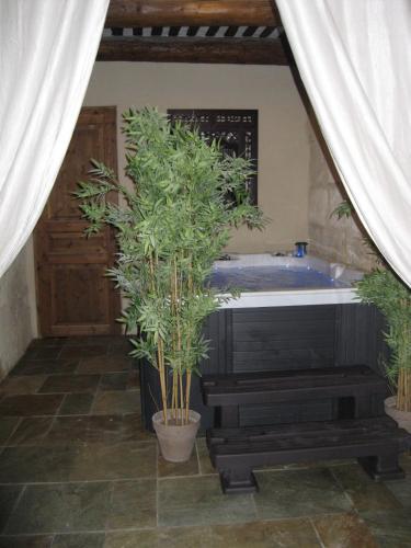 Hostal Chambre Maison En Pierre Jacuzzi