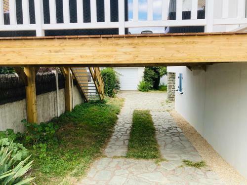 Le Courlis. Terrasse Suspendue, Charme Et Oc�an