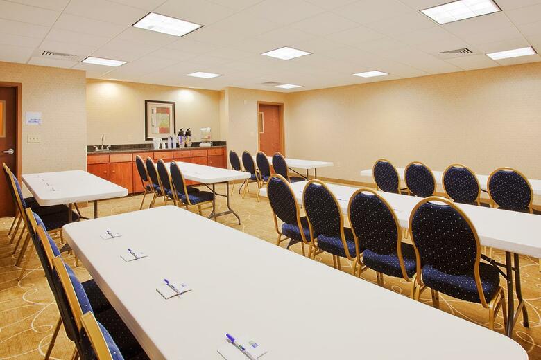 Holiday Inn Express Hotel & Suites Foley