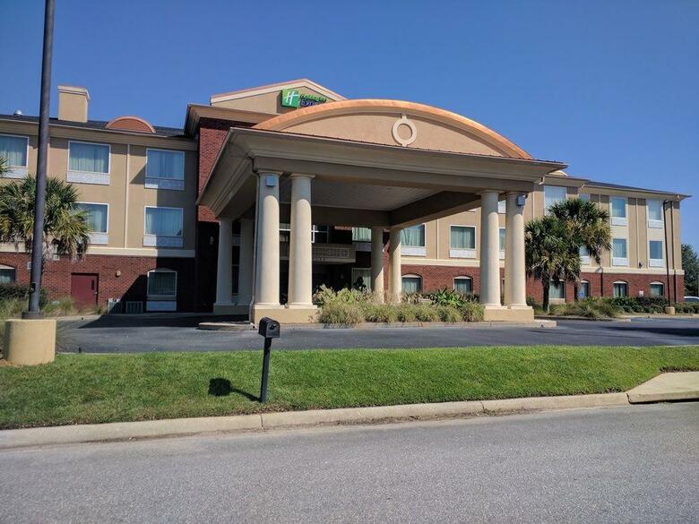 Holiday Inn Express Hotel & Suites Foley