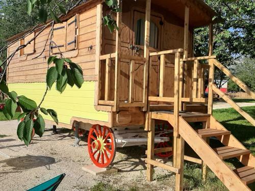 Hostal Roulottes Au Pied Du Vercors