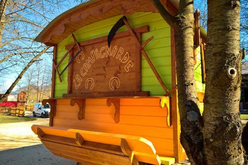 Hostal Roulottes Au Pied Du Vercors