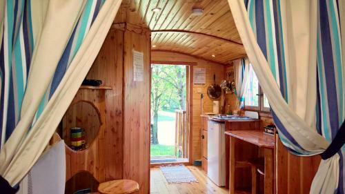 Hostal Roulottes Au Pied Du Vercors