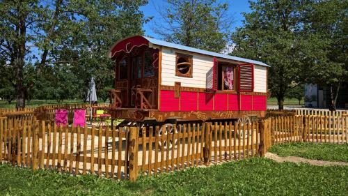 Hostal Roulottes Au Pied Du Vercors